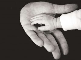 Conociendo la importancia del apego en el desarrollo del niño